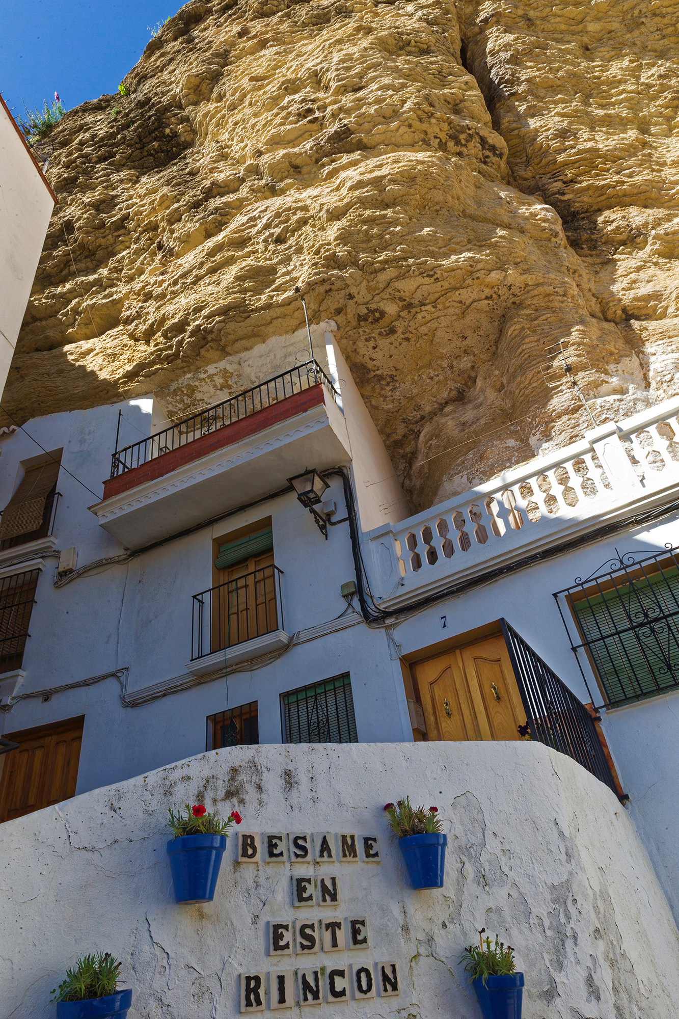 Setenil - Un village blanc pris dans les roches